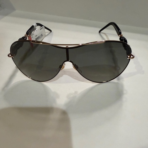 Gucci Black and Gold Women's Sunglasses - Picture 1 of 6